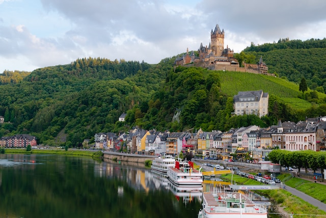 A recent study by IW highlights the top five German cities with the highest living expenses.