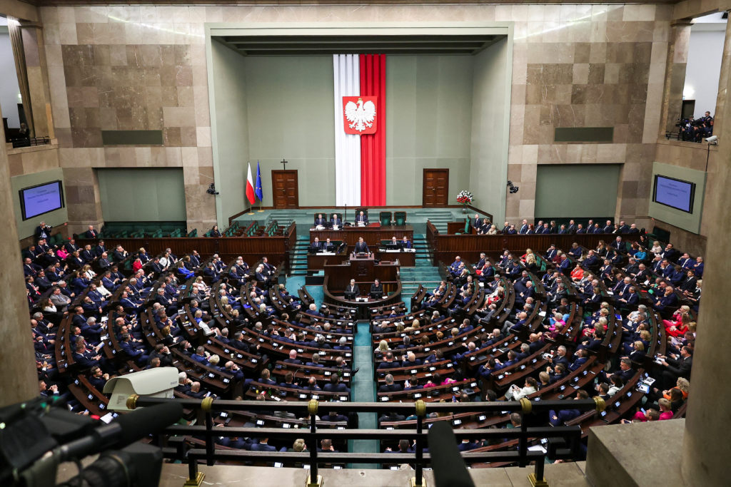 Warsaw cinema screens live feed from parliament amid change in government