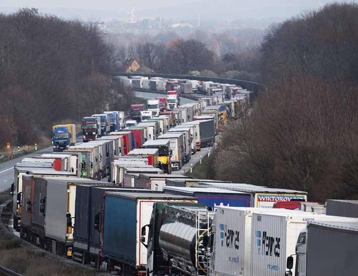 Truckers suspend blockade of Ukraine border after agreement with Polish government