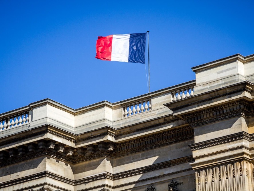 Non-EU foreigners are unable to access 5.4 million jobs in France.