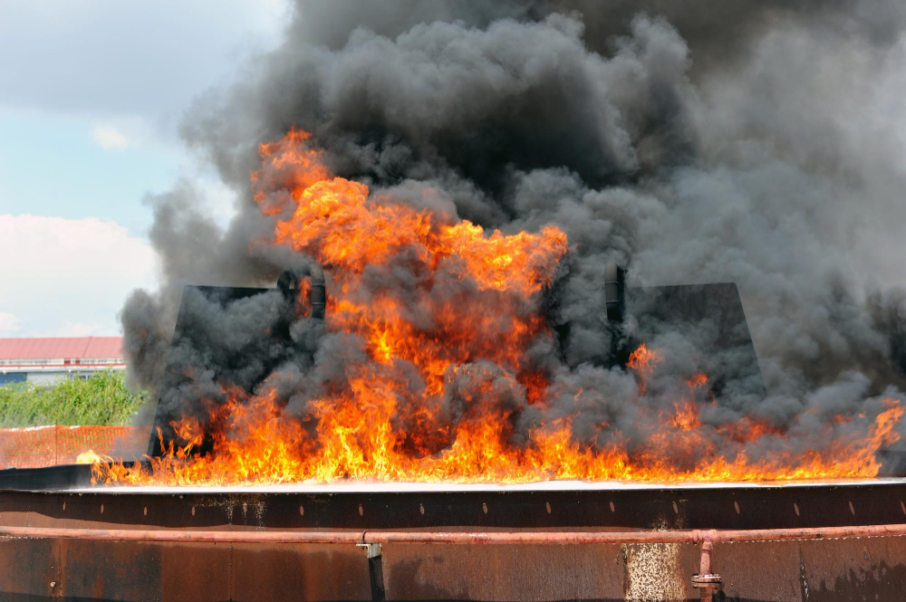 Following the destruction of Warsaw's largest shopping center by fire, the owner commits to reconstruction efforts.