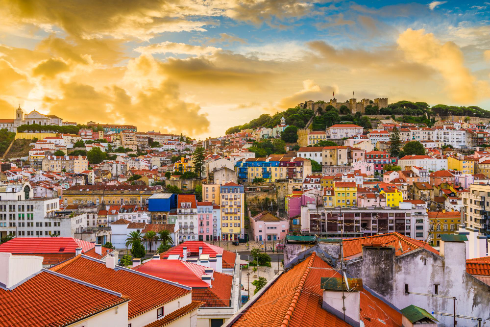 Portugal Launches Investigation into Golden Visa Funds Offering 'Guaranteed Buyback'